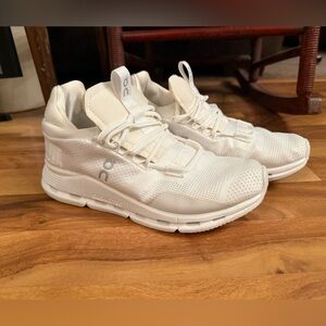 On cloud On running Cloudnova all white running shoes WOMANS size 8
